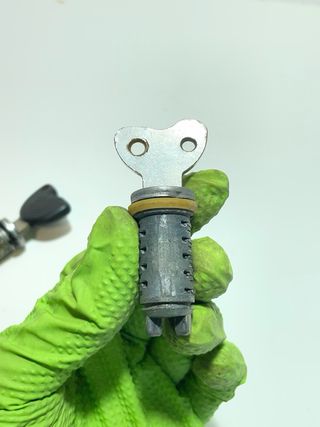 Cerradura bombín Piaggio Zip SP Nrg Runner Vespa