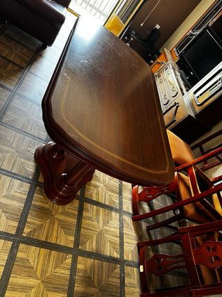 Mesa de comedor y 4 sillas de madera