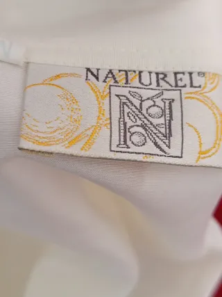 Camisa creme com originais botões