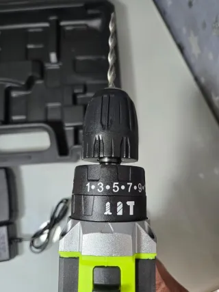 Taladro Inalámbrico 28V + Maletín