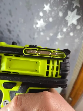 Taladro Inalámbrico 28V + Maletín