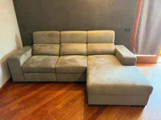 Divano con penisola e alzata piedi