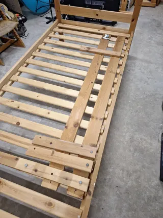 Cama individual de madera