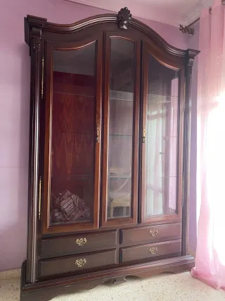 Vetrina in rovere con porte in vetro