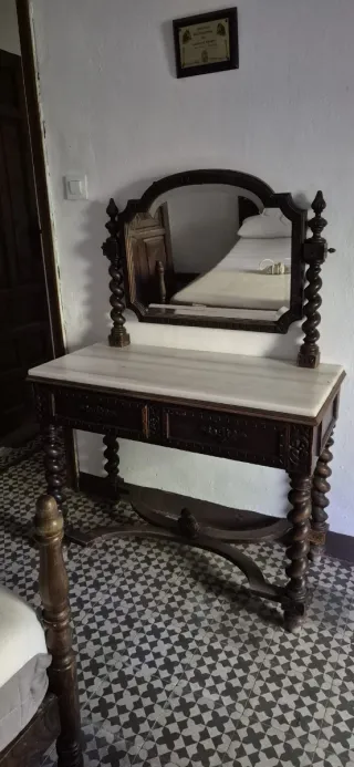 Tocador antiguo madera maciza mármol