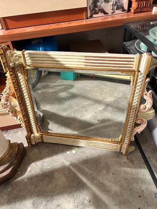 2 columnas y espejo dorado No se hacen envios