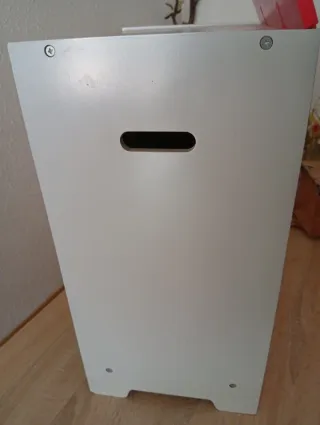 Armario de madera muñecas rojo y gris