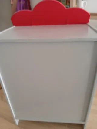 Armario de madera muñecas rojo y gris