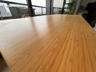 Tavolo da scrivania in bambù e legno