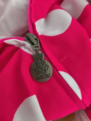 Traje de flamenca rosa fucsia con lunares blancos