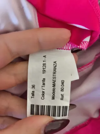 Traje de flamenca rosa fucsia con lunares blancos