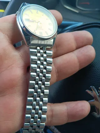 Reloj Seiko 5 Automático Dorado y Plateado