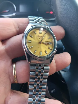 Reloj Seiko 5 Automático Dorado y Plateado