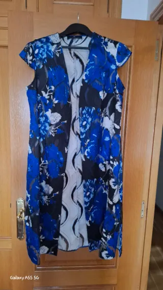 Mono azul elegante con cinturón