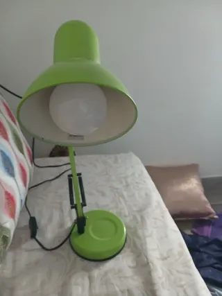 Lámpara de escritorio verde