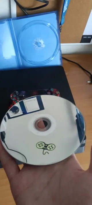 PS4 Slim 500GB + Mando Spiderman + 4 juegos