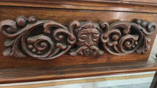 Mesa de comedor, marco chimenea con 4 sillas