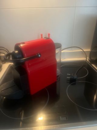 Cafetera Nespresso Roja