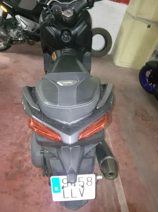 Yamaha XMAX Maxi Scooter Negra