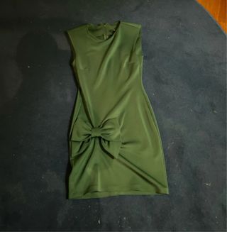 Vestido verde con lazo