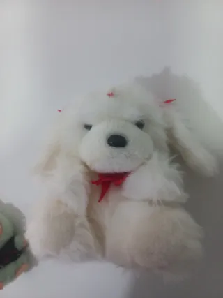 Peluche Perrito Blanco con Lazos Rojos