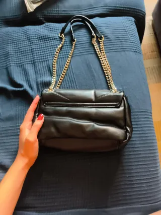 Bolso Negro Parfois Acolchado Cadena Plateada
