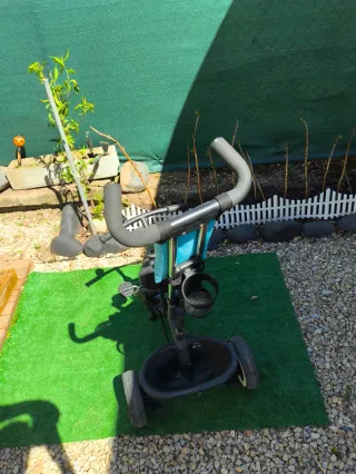 Triciclo infantil hasta 5 años tiene capota