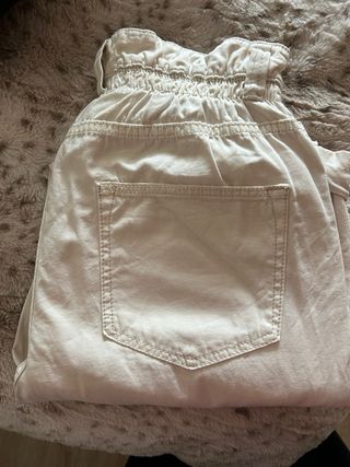 Pantalones cargo blancos de tiro alto