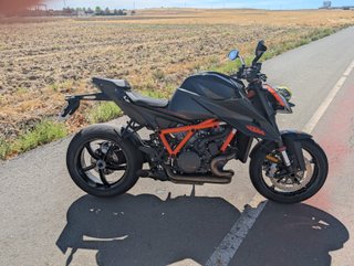 Moto KTM super duke R 1290