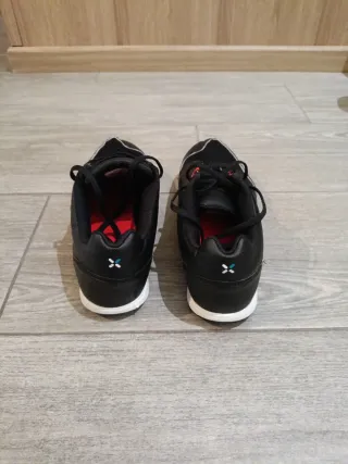 Zapatillas MTB Negras y Rojas  BTWIN