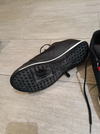Zapatillas MTB Negras y Rojas  BTWIN