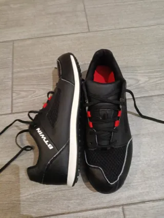 Zapatillas MTB Negras y Rojas  BTWIN