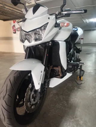 Kawasaki Z750 ABS Blanca y Negra