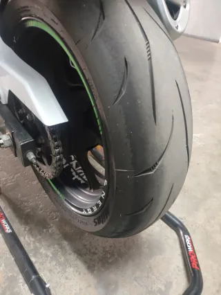 Kawasaki Z750 ABS Blanca y Negra