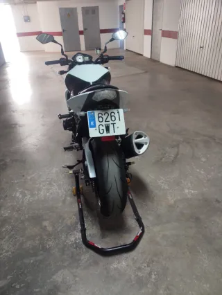 Kawasaki Z750 ABS Blanca y Negra