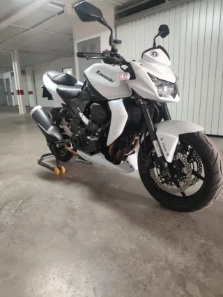 Kawasaki Z750 ABS Blanca y Negra