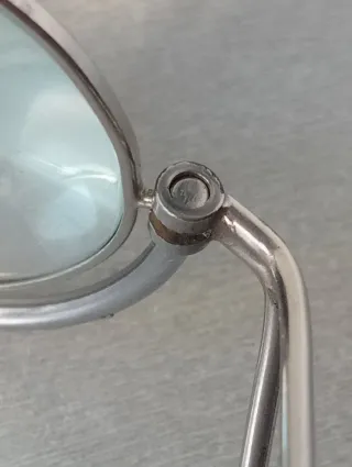 Antigua lupa plegable con estuche