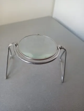 Antigua lupa plegable con estuche