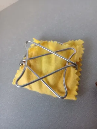 Antigua lupa plegable con estuche