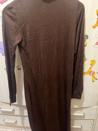 Vestido largo marrón cuello alto