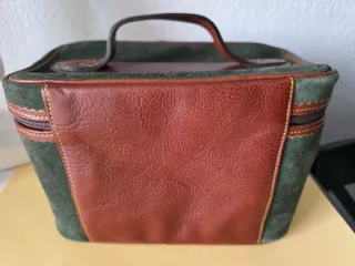 Neceser ante verde y napa marrón