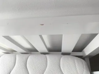 Cama infantil con barrera y colchón Pikolín