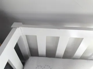 Cama infantil con barrera y colchón Pikolín