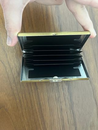 Portatarjetas Metálico Dorado Bloqueo EMF