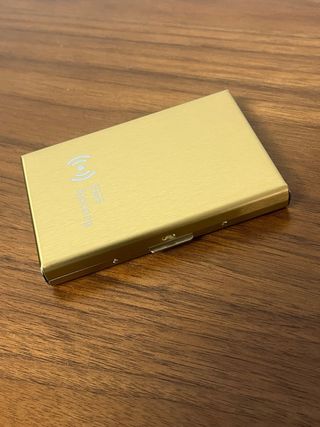 Portatarjetas Metálico Dorado Bloqueo EMF