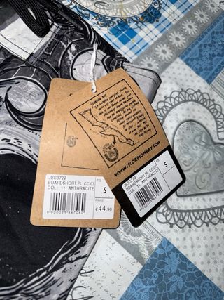 Bañador niño estampado calavera y estrellas