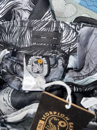 Bañador niño estampado calavera y estrellas