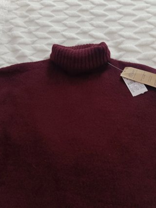 Jersey cuello alto rojo