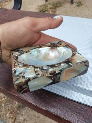 Cenicero natural piedra mineral y concha Avalon