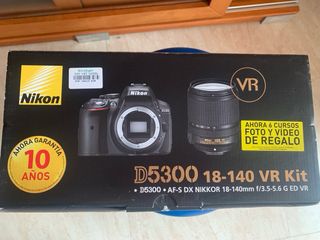 Nikon D5300 + Objetivo 18-140mm